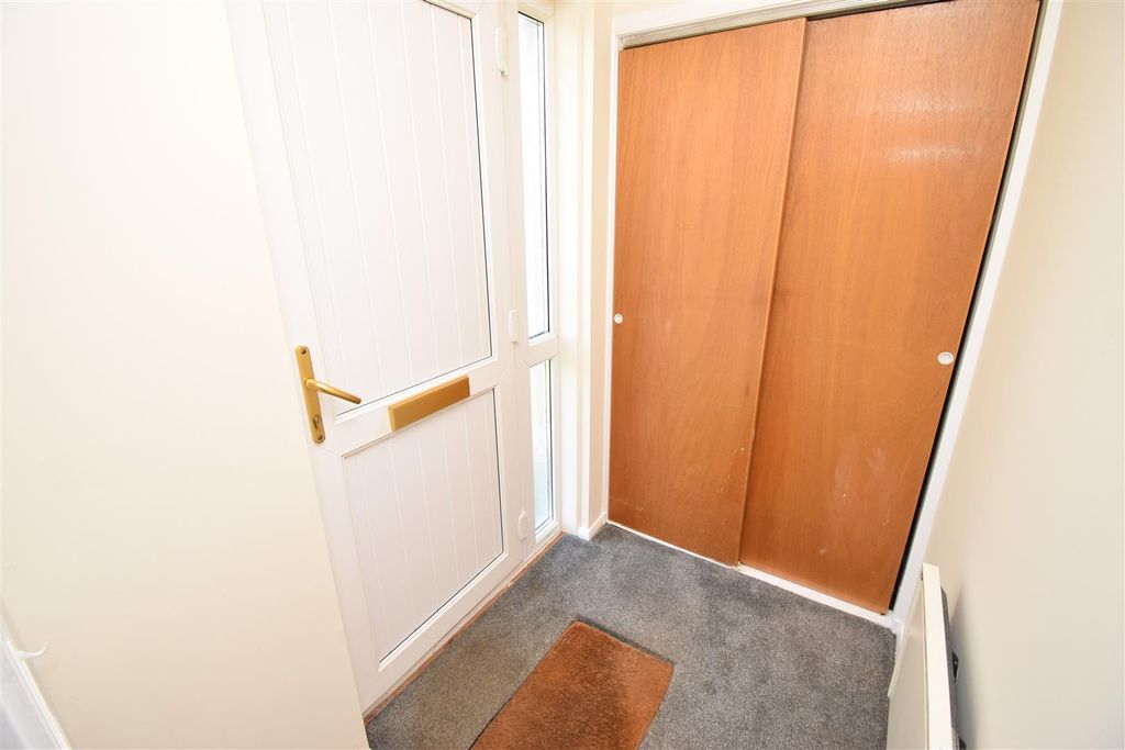 Property photo 2 of 14 Entrance Hall.Jpg
