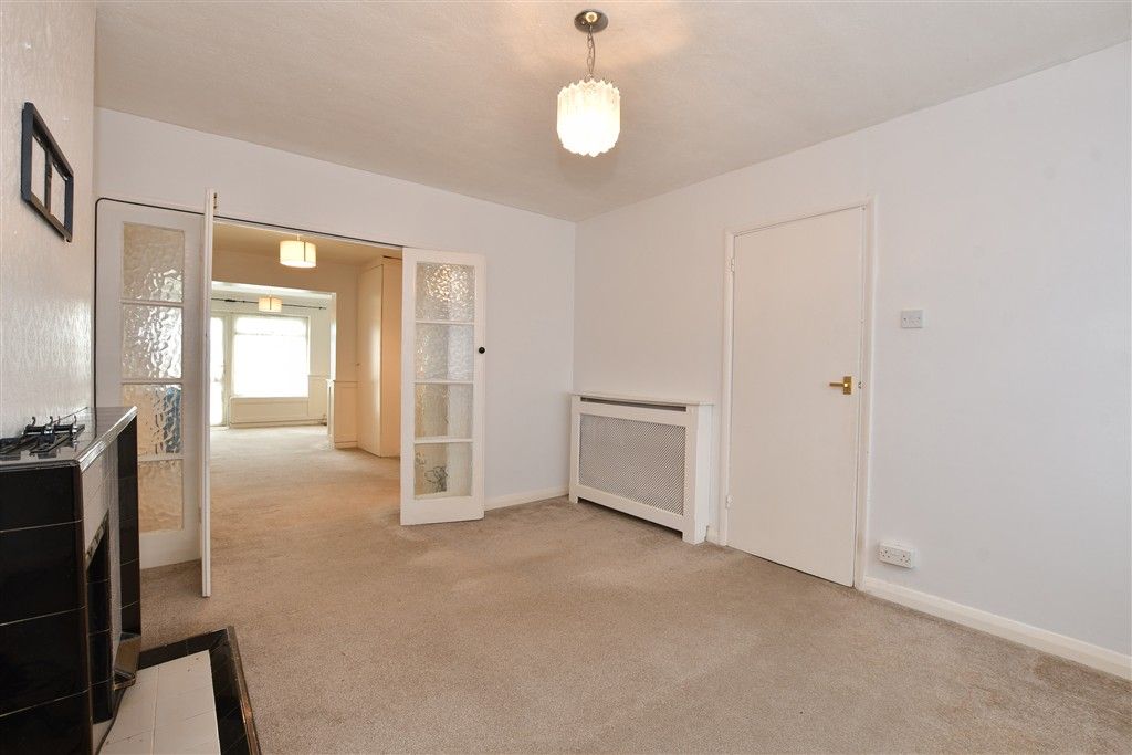 Property photo 3 of 14 Lounge