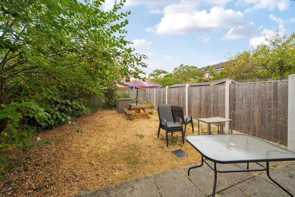 Property photo 3 of 18 Garden