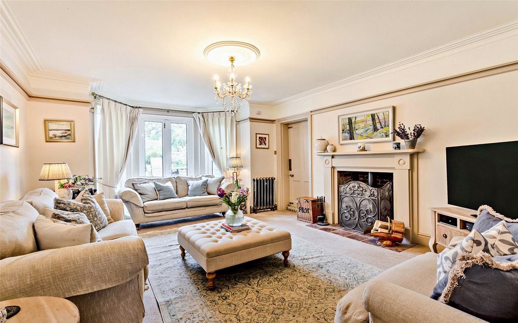 Property photo 2 of 24 Sitting Room