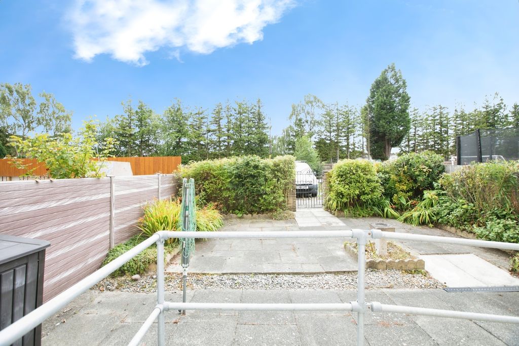 Property photo 2 of 17 Photo