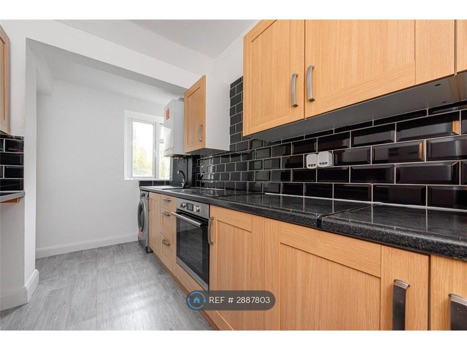 Property photo 3 of 6 Kitchen