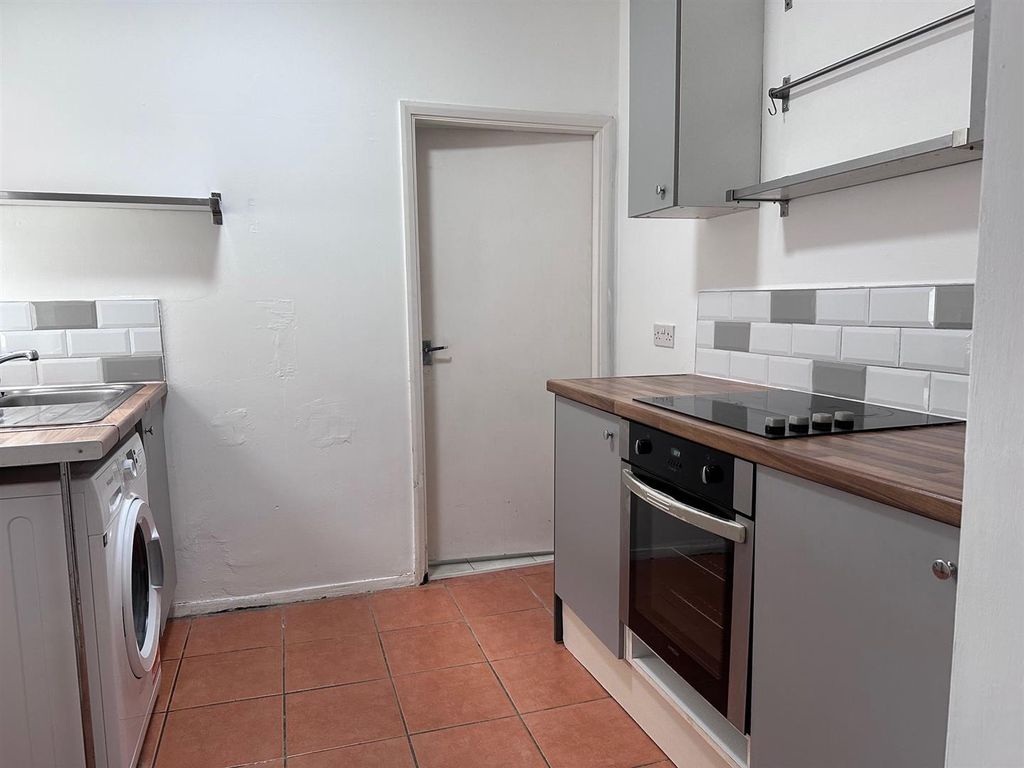 Property photo 2 of 8 Kitchen.Jpg