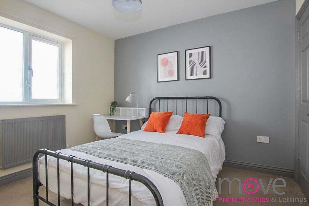 Property photo 1 of 12 Photo 6