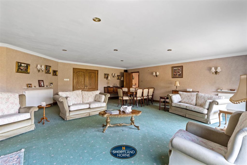 Property photo 3 of 75 84 Kenilworth Road (9 Of 82).Jpg