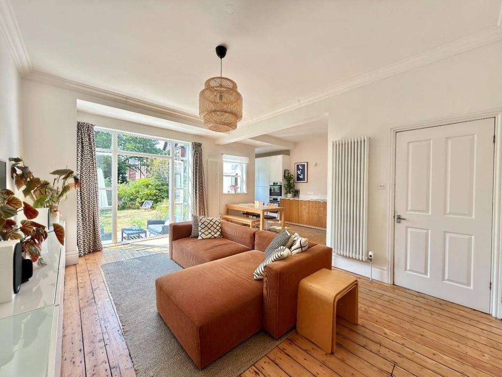 Property photo 2 of 40