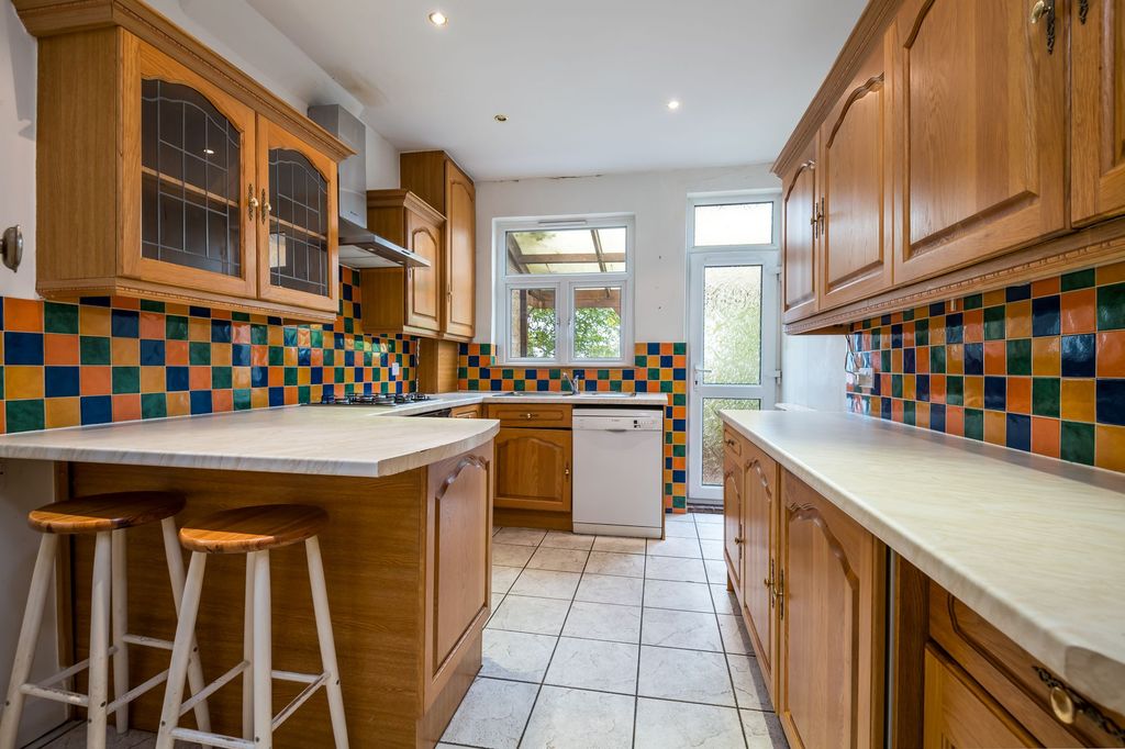 Property photo 3 of 28