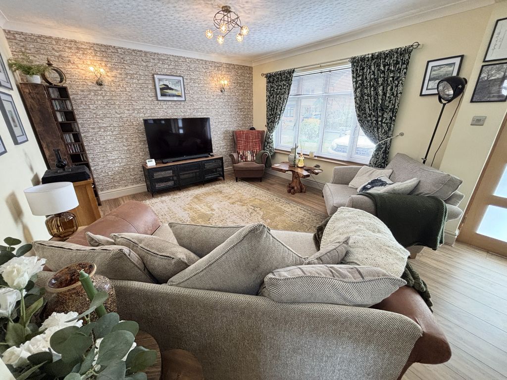 Property photo 2 of 28