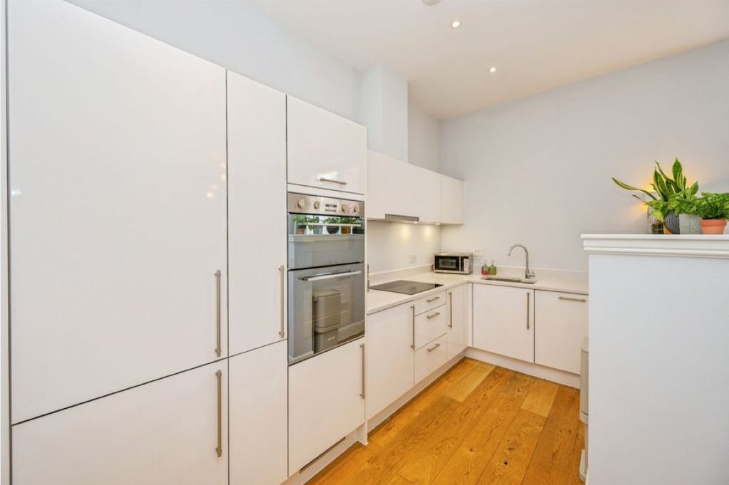 2 bed flat for saleMonks Close, Lichfield WS13 photo 5