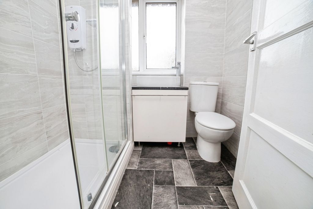 Property photo 3 of 21 Shower Room