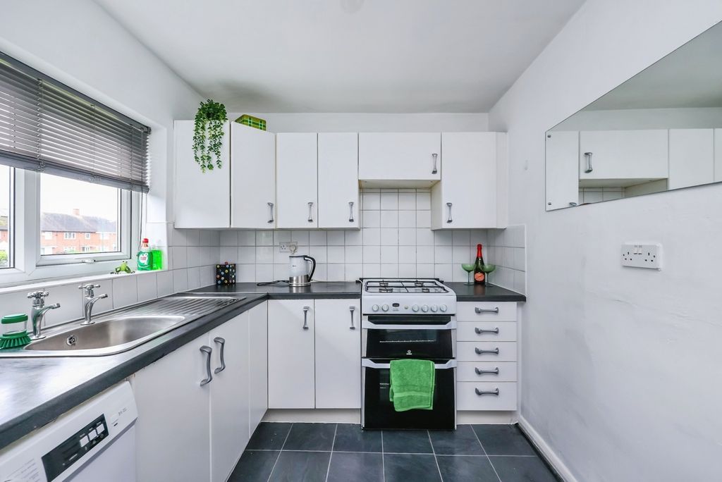 Property photo 2 of 17 Fitted Kitchen