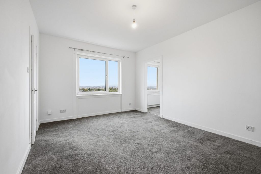 Property photo 2 of 26