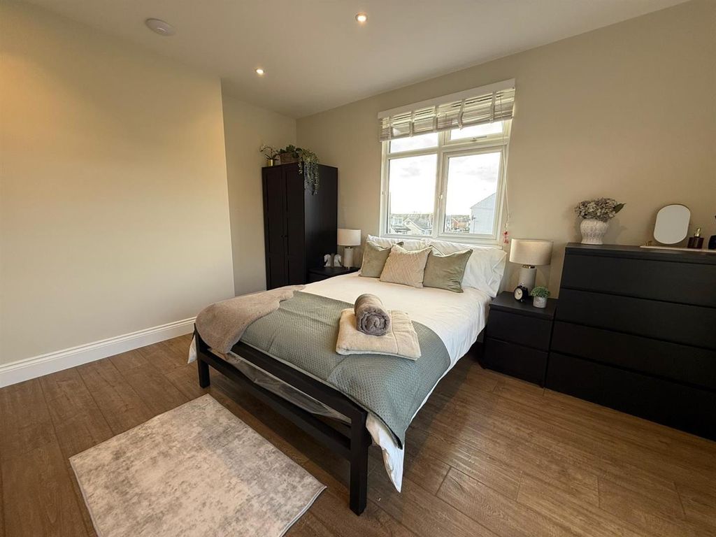 Property photo 3 of 24 8 51.Jpg