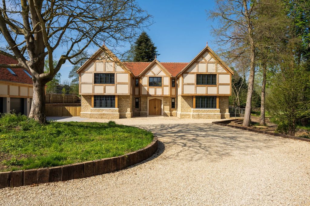 Property photo 2 of 26