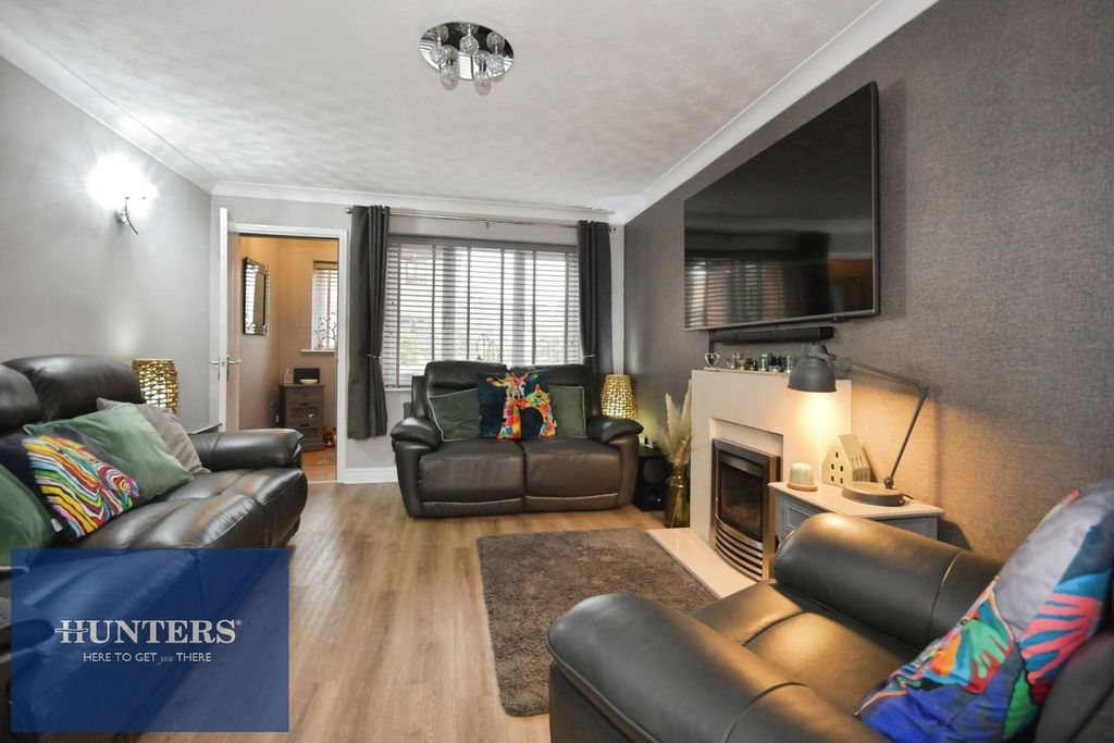 Property photo 3 of 20 Lounge 01.Jpg