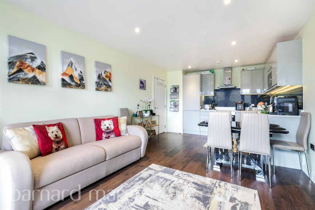 Property photo 3 of 11