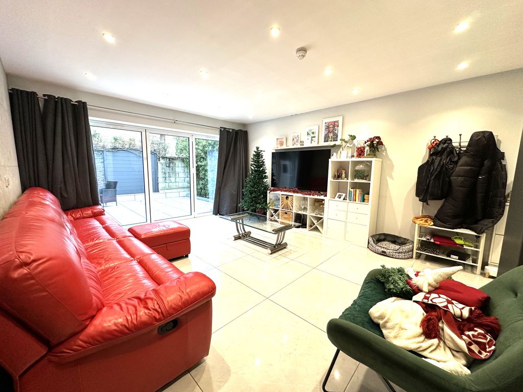 Property photo 3 of 8 Img_6177