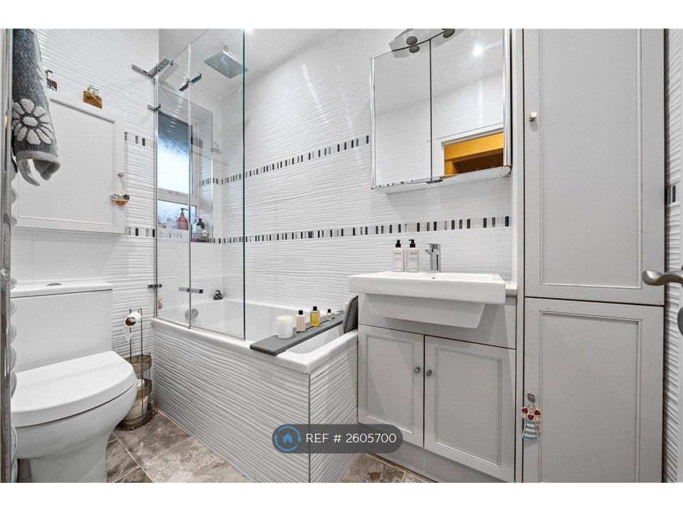 Property photo 2 of 7 Bathroom