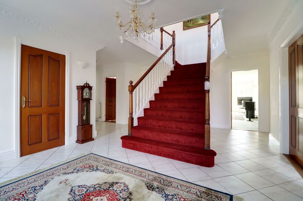 Property photo 3 of 40