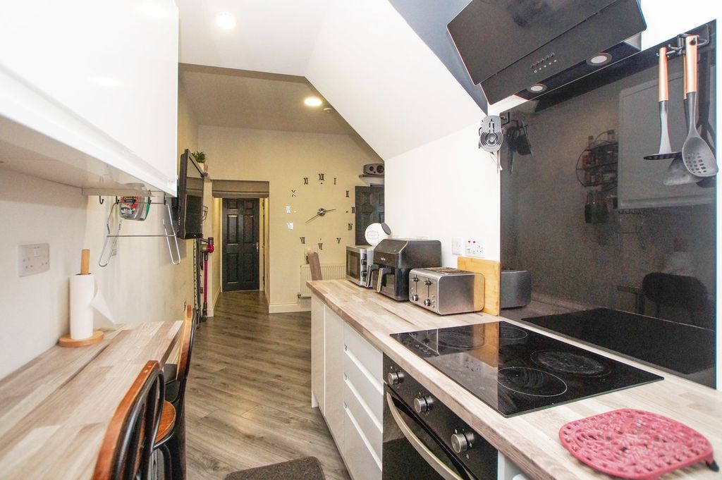 Property photo 3 of 22 Dining Kitchen