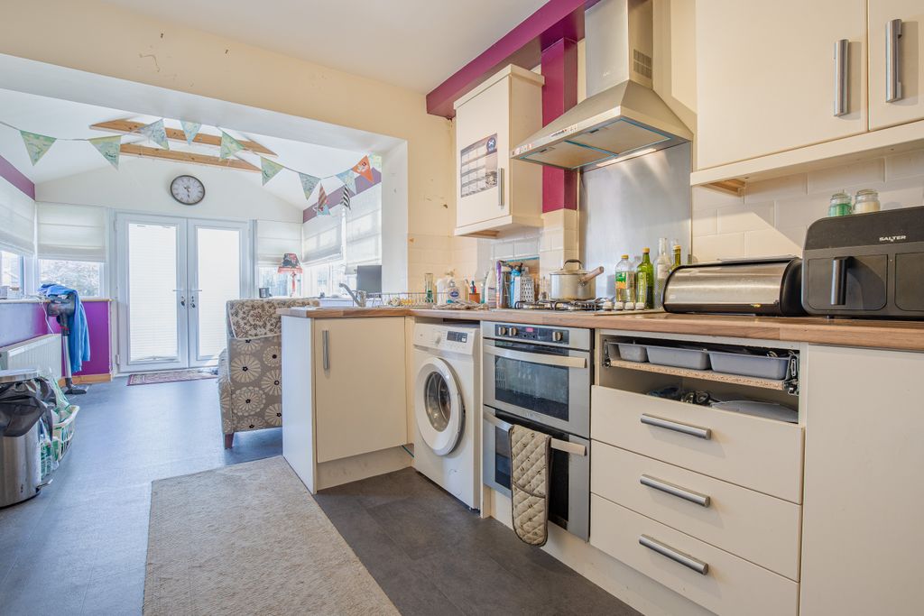 Property photo 2 of 14 Kitchenangle1 (7)