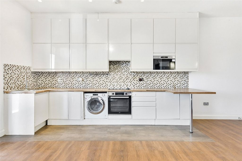 Property photo 3 of 8 Picture No. 10