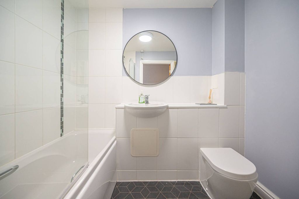 Property photo 3 of 5