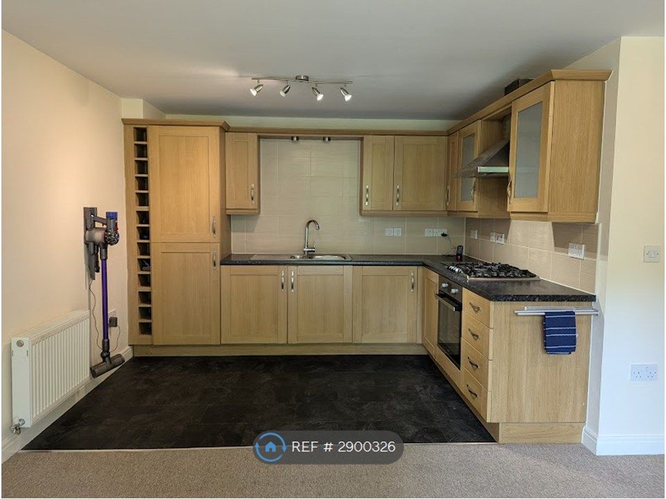 Property photo 3 of 8 Kitchen