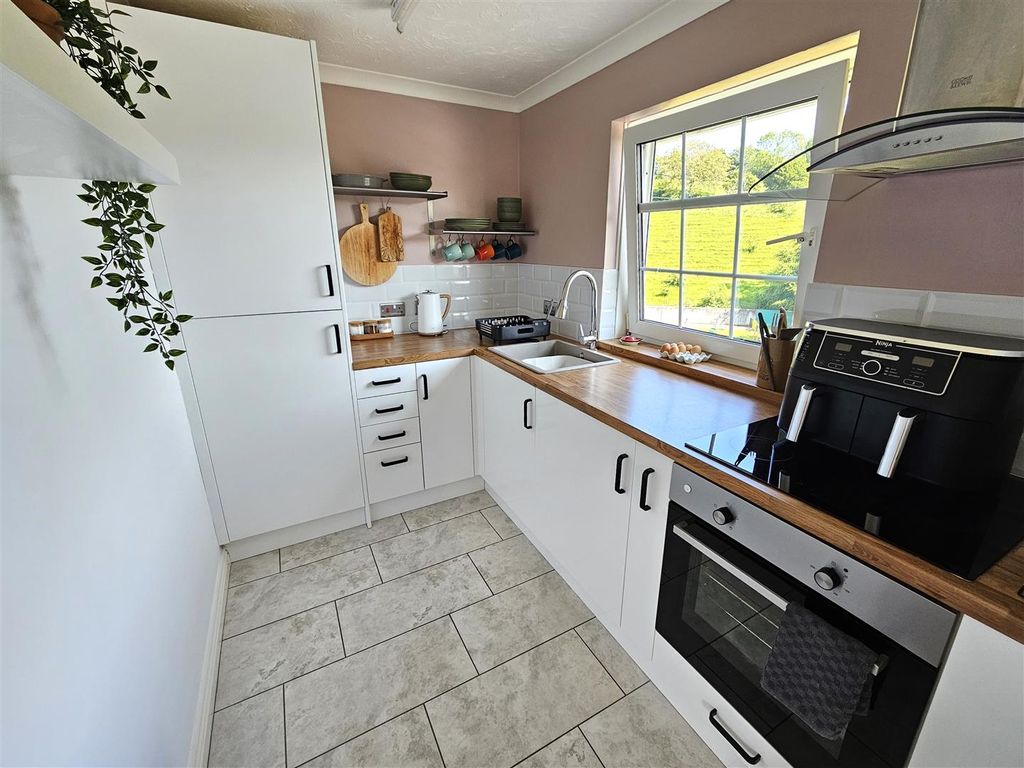 Property photo 2 of 12 Kitchen.Jpg
