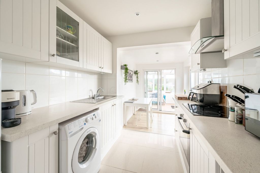 Property photo 2 of 21