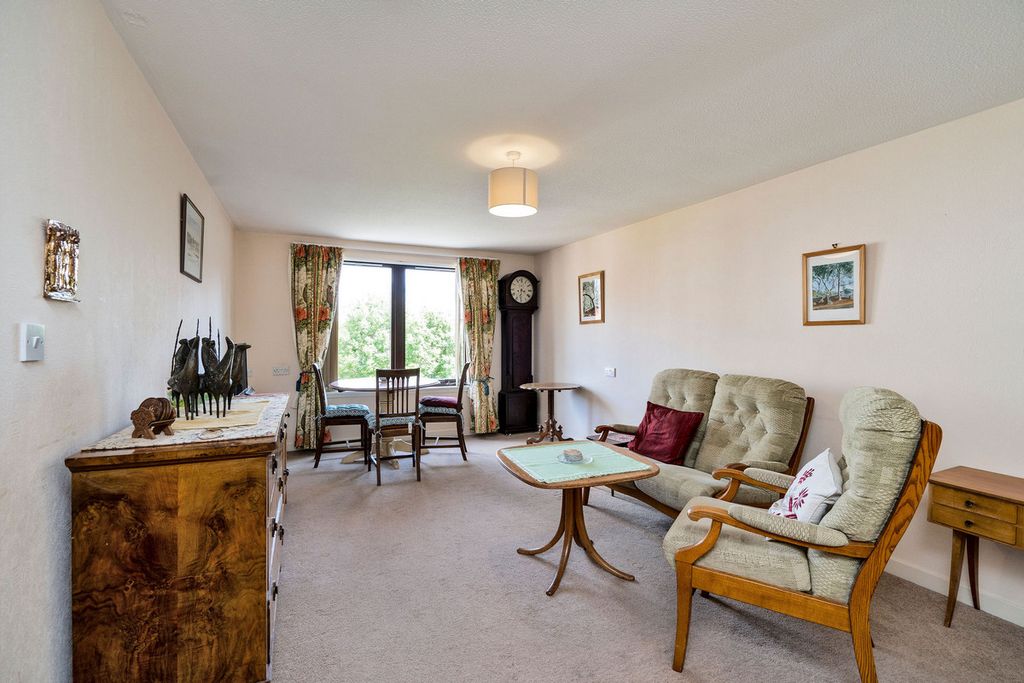 Property photo 2 of 39