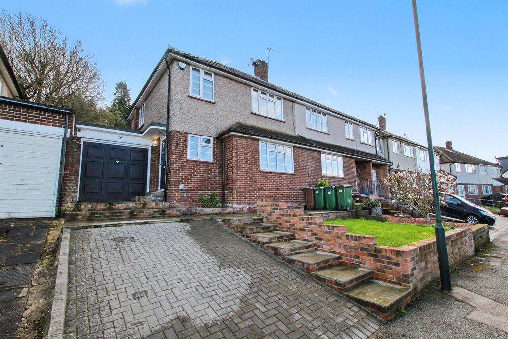 Property photo 1 of 18 Front (Exterior)