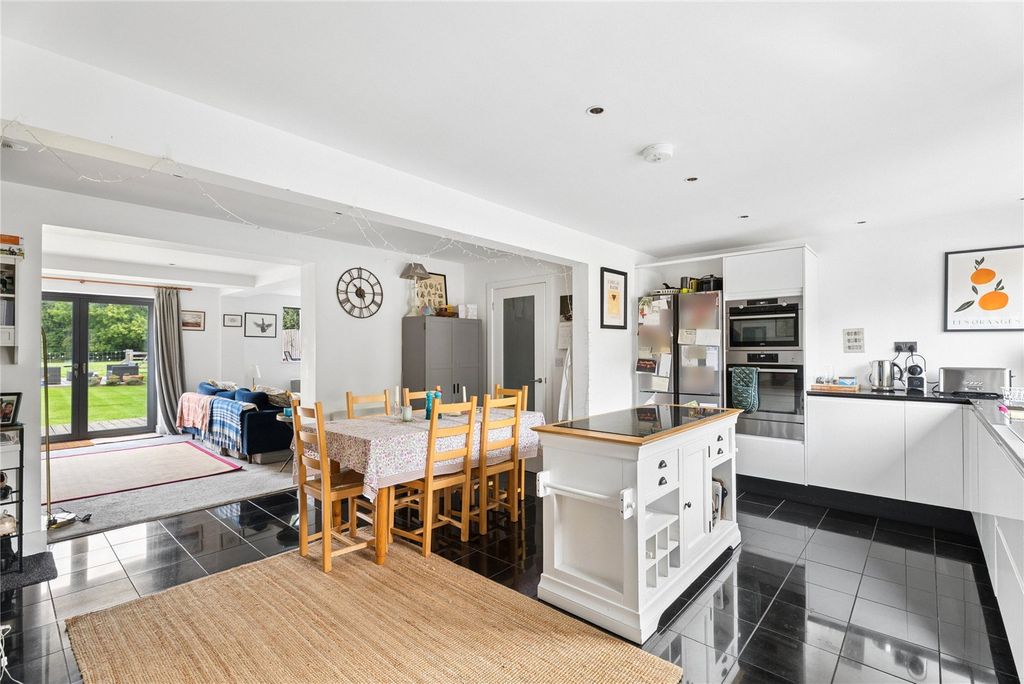Property photo 1 of 12 Kitchen/Dining Room