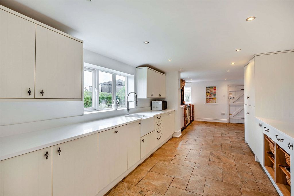 Property photo 2 of 31 Kitchen