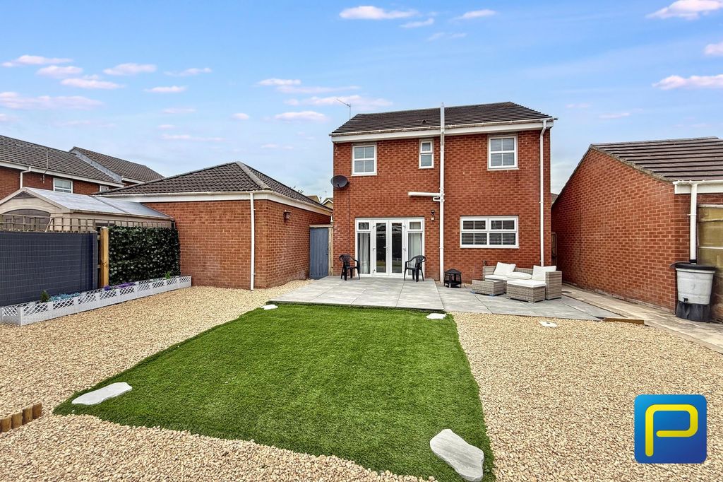 Property photo 2 of 32
