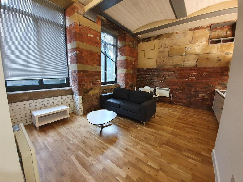 Property photo 2 of 11 Kitchen / Lounge