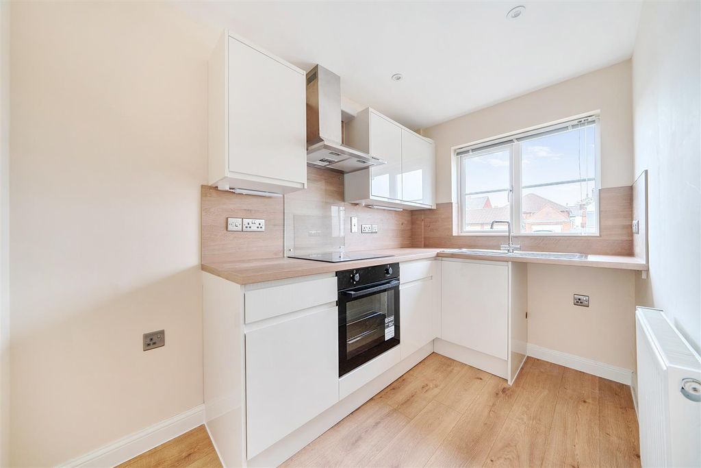 Property photo 2 of 10 1376572-13-690B4493570Da.Jpg