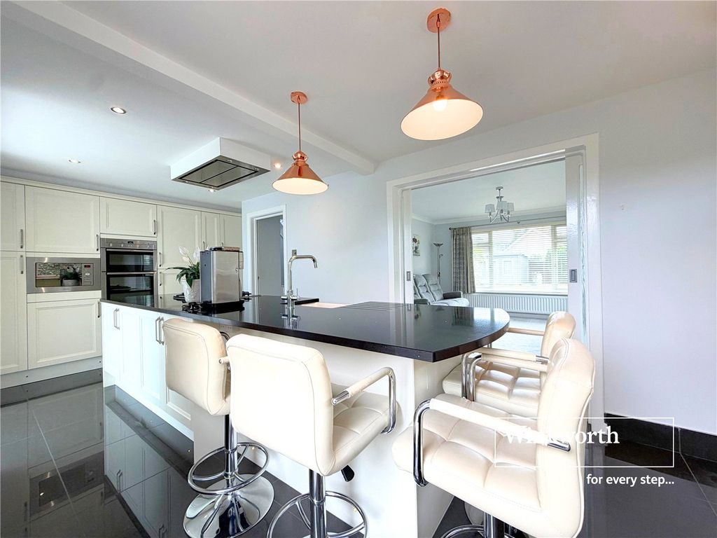 Property photo 2 of 18 Picture No. 46