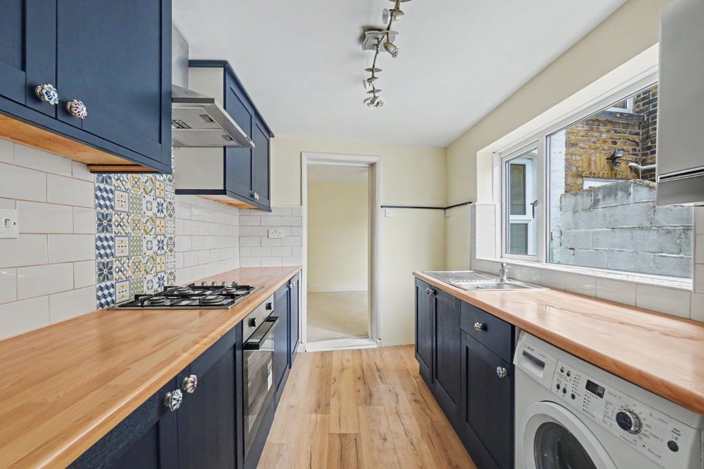 Property photo 2 of 13 4700504