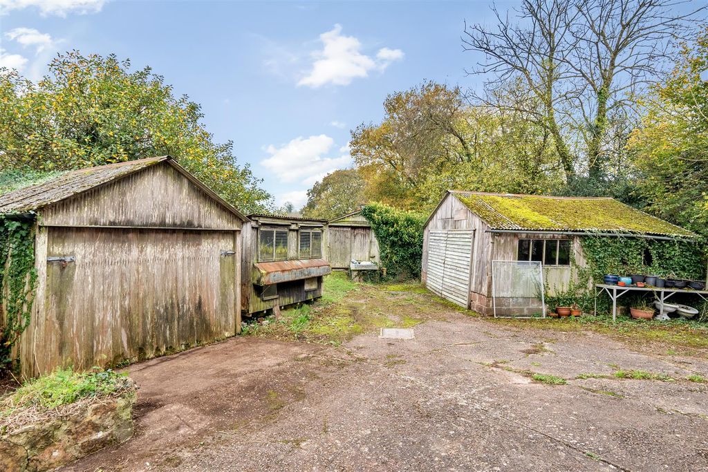 Property photo 2 of 23 Outbuildings
