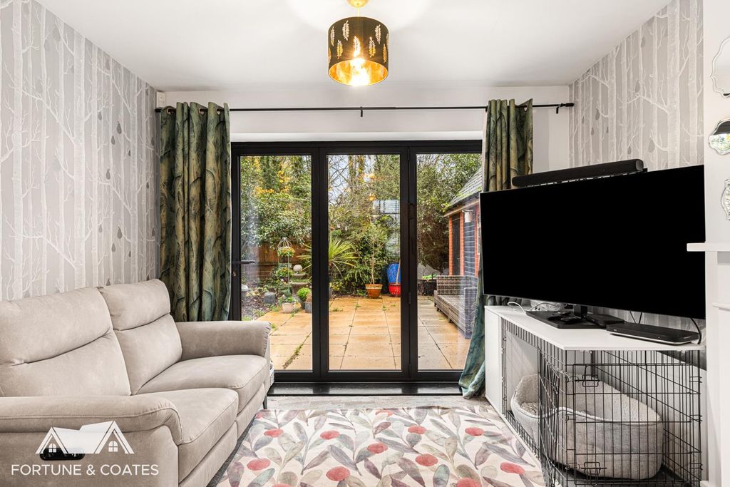 Property photo 3 of 26 Mulberrygardens_2.Jpg