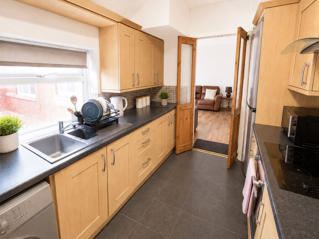 Property photo 3 of 9 Kitchen