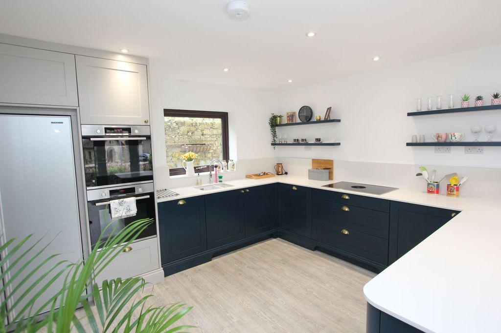 Property photo 2 of 44