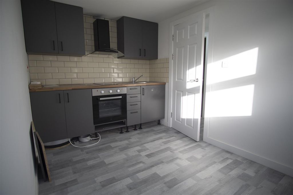 Property photo 2 of 5 Kitchen