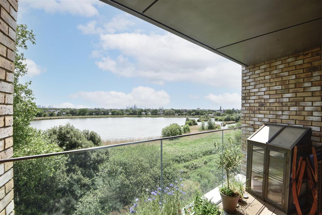 Property photo 2 of 14 Balcony
