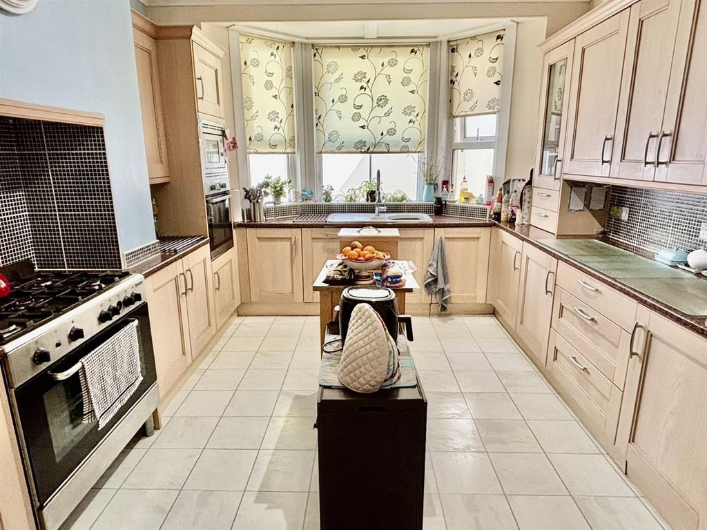 Property photo 3 of 26 Kitchen
