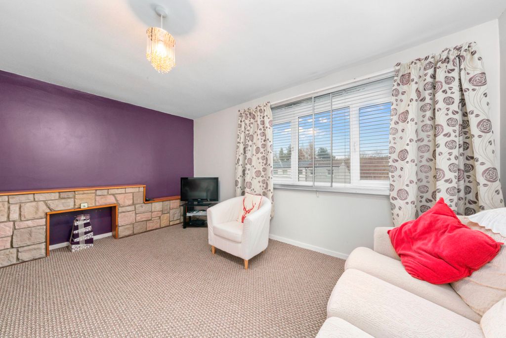 Property photo 2 of 34