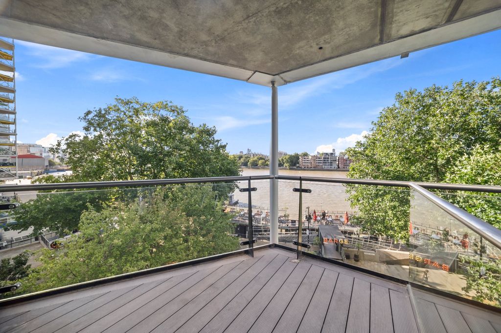 Property photo 2 of 10 Balcony