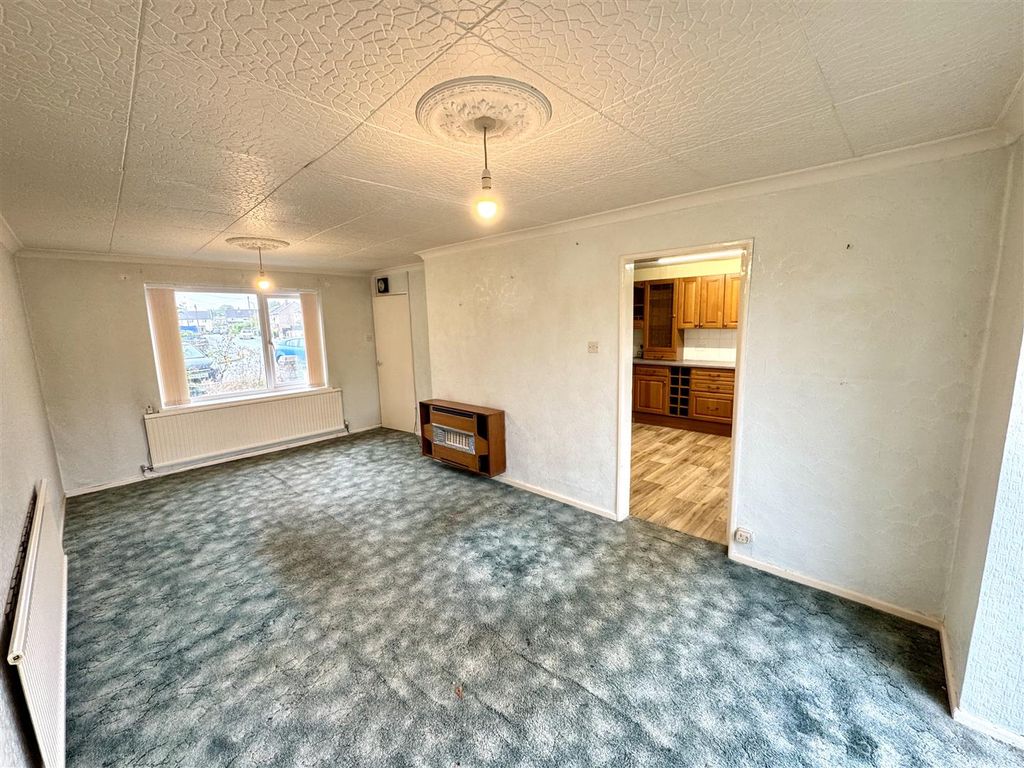 Property photo 2 of 16 Lounge/Dining Room
