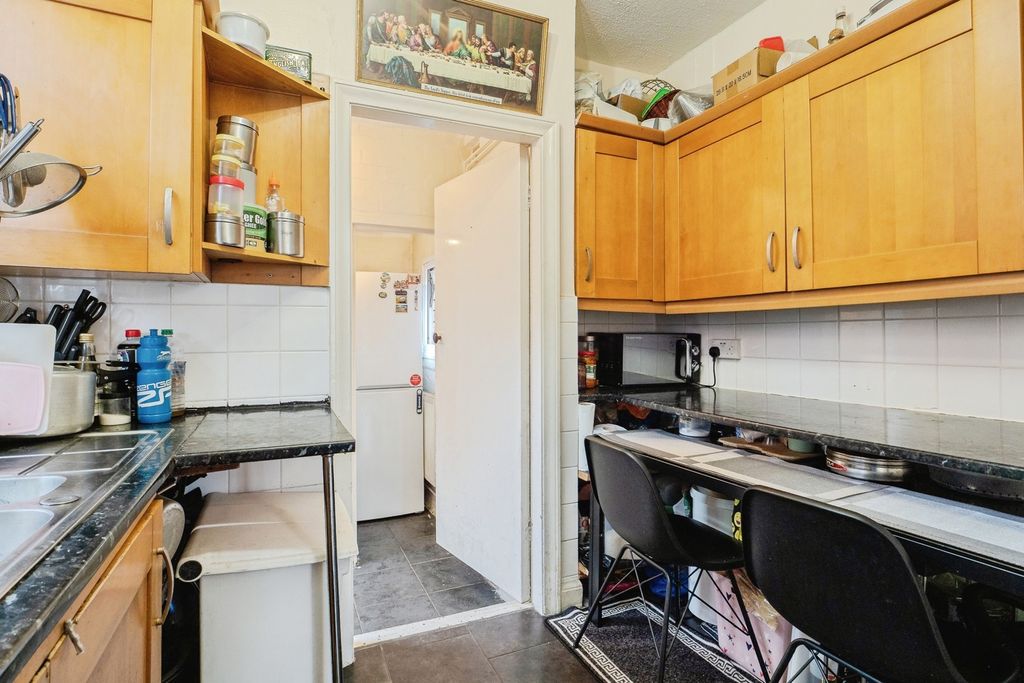 Property photo 3 of 17 Kitchen